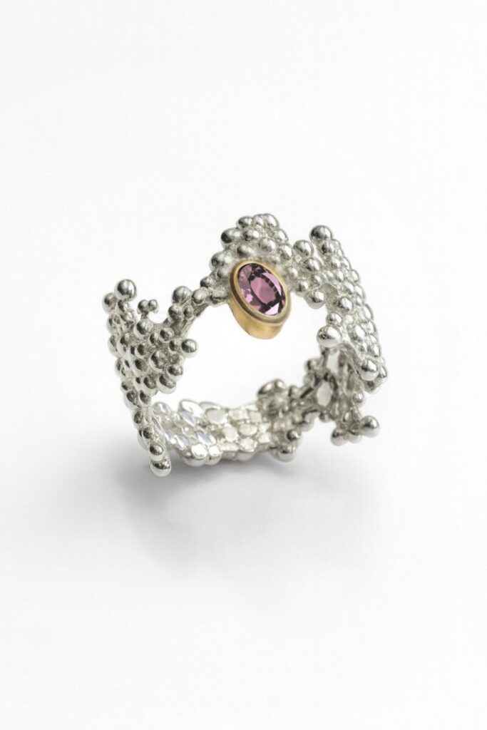 Pierścionek z turmalinem, wykonany ręcznie ze srebra w polskiej pracowni biżuterii premium MM Sroka Design