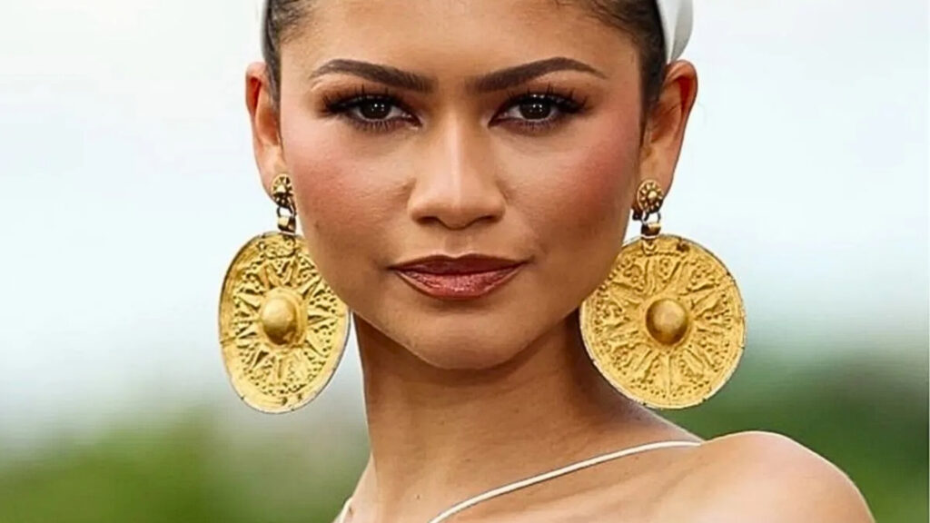 Język biżuterii - Zendaya w kolczykach sprzed 3000lat
