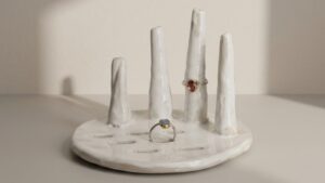 autorski stojak na biżuterię, ceramiczny stojak na biżuterię, ceramiczny holder na biżuterię, stojak na pierścionki