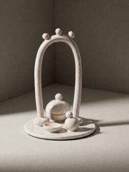 Ceramiczny stojak na biżuterię